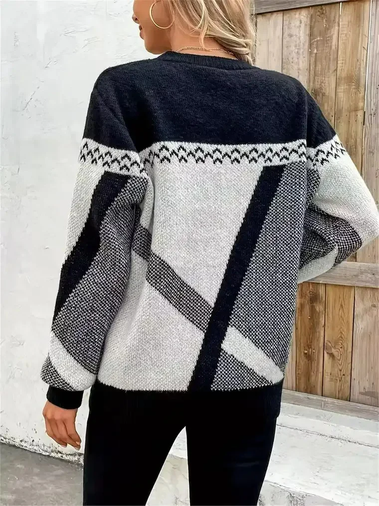 Women's Geometric Pattern Sweater - Image 3