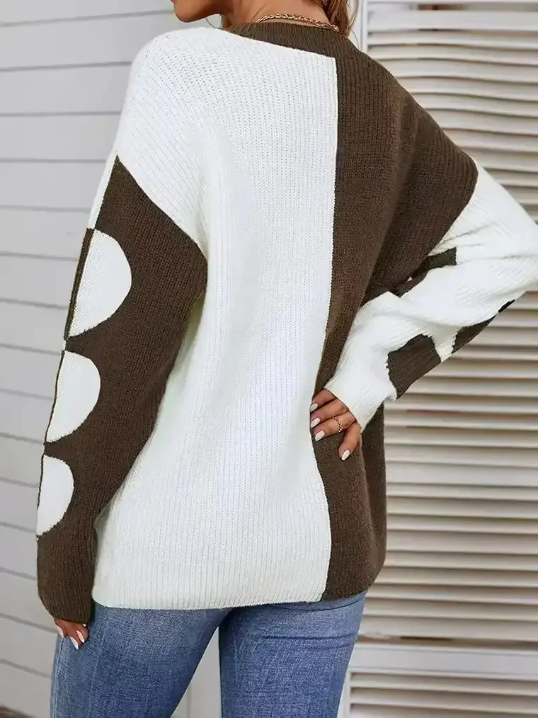 Women's Graphic Knit Sweater with Checkerboard and Heart Design - Image 2