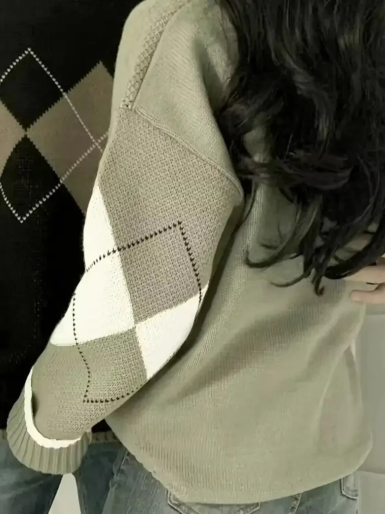 Women's Oversized Argyle Pattern Sweater - Image 2