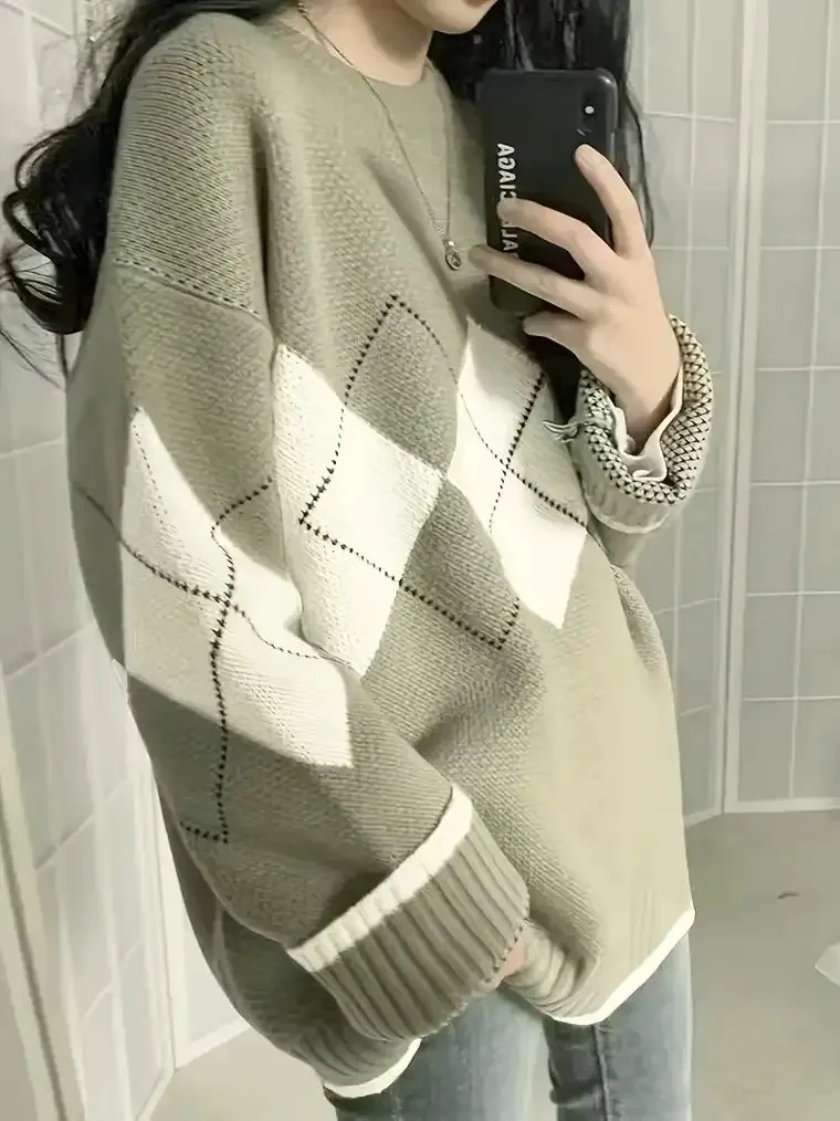 Women's Oversized Argyle Pattern Sweater - Image 3