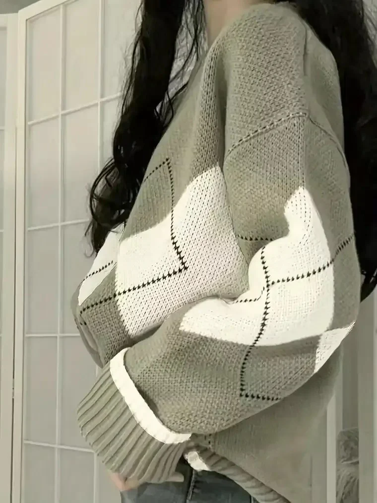 Women's Oversized Argyle Pattern Sweater - Image 4