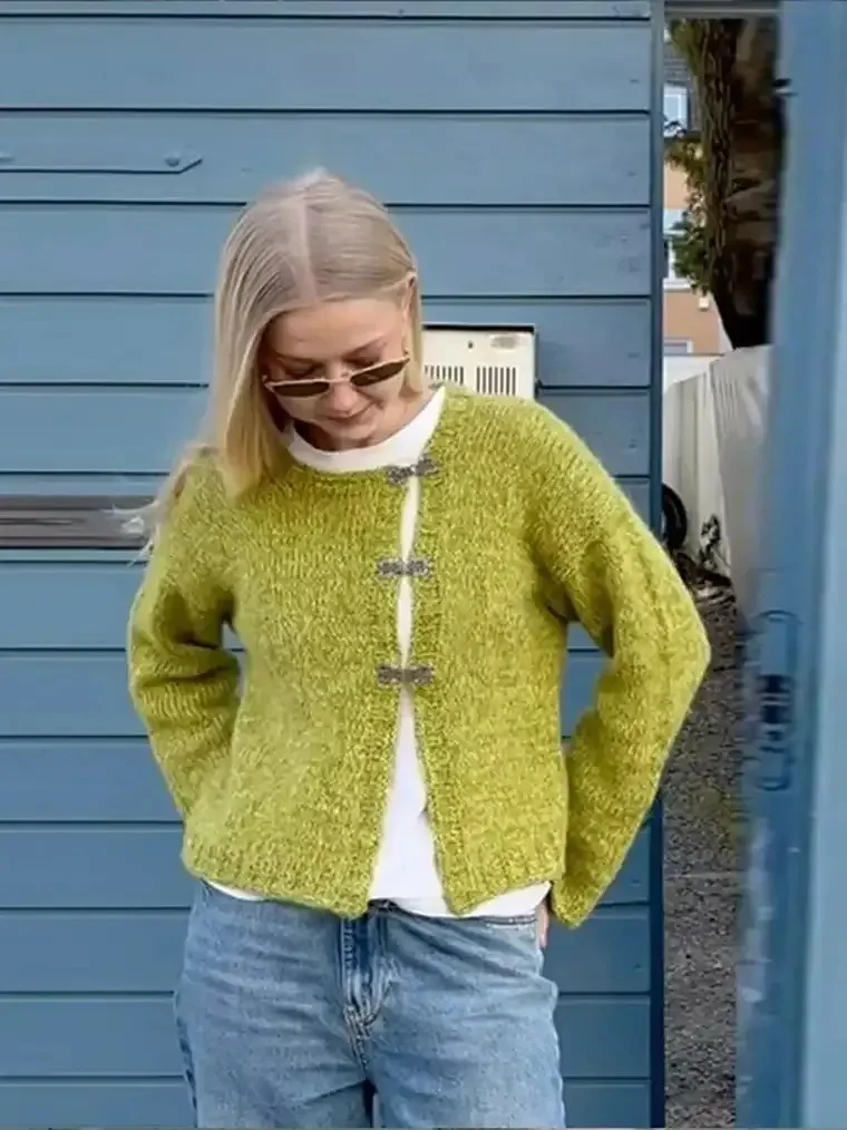 Women's Round Neck Cardigan with Clasps - Image 4