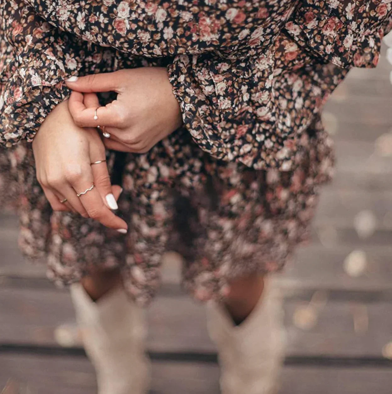 Women's Summer Floral Mini Dress with Layered Ruffles and Long Sleeve - Image 3