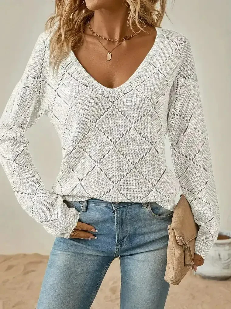 Women's V-neck Diamond Pattern Sweater - Image 3