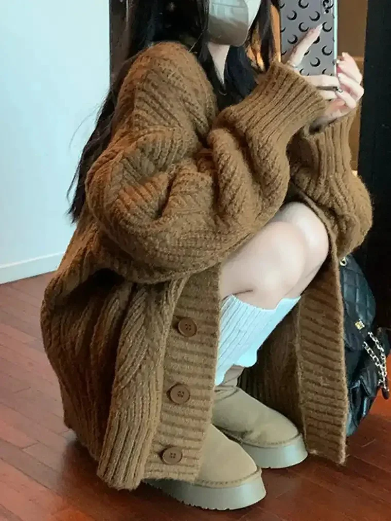 Women's V-neck Chunky Knit Cardigan - Image 3