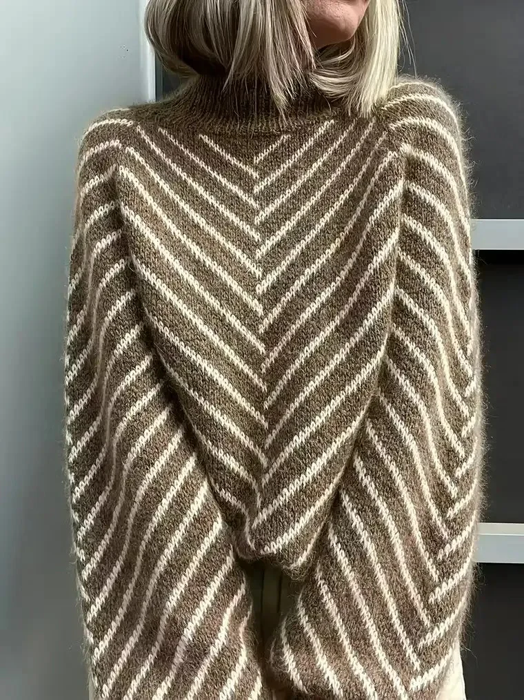 Women's Zigzag Knit Sweater - Image 3